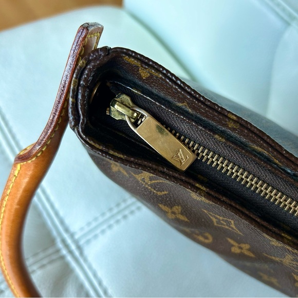 Louis Vuitton Looping bag - Picture 8 of 16